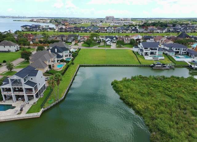 Property at 923 Davis Rd, League City, TX 77573