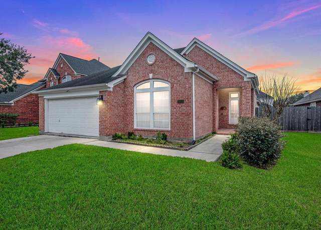 Property at 5805 Windy Knoll Ln, Rosharon, TX 77583, 3 beds, 2.5 baths