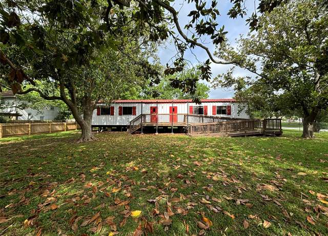 Property at 817 Walnut, Wharton, TX 77488, 2 beds, 1 bath