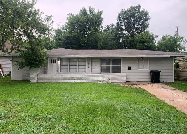 Property at 5822 Glenhurst Dr, Houston, TX 77033, 4 beds, 2 baths