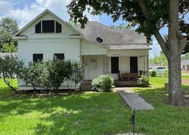 Property at 821 Avenue D, Port Neches, TX 77651, 3 beds, 2 baths