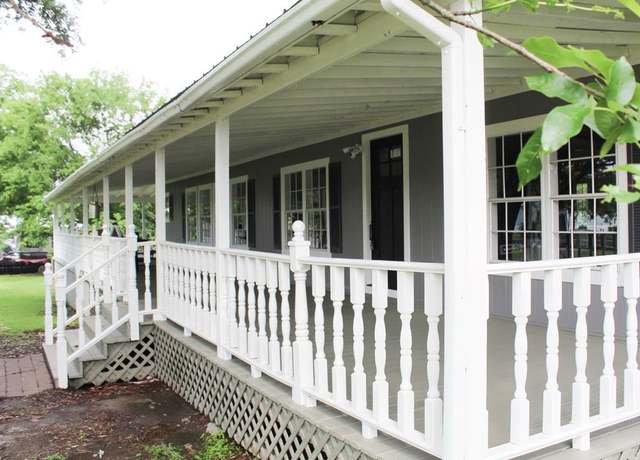 Property at 213 Red Haven Dr, Highlands, TX 77562, 3 beds, 2 baths