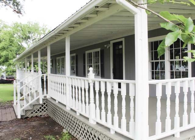 Property at 213 Red Haven Dr, Highlands, TX 77562, 3 beds, 2 baths
