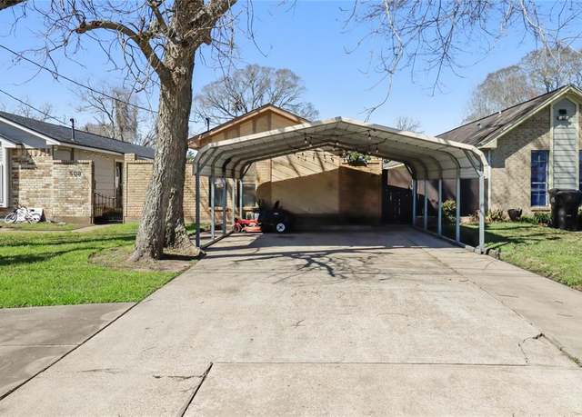 Property at 510 N Market St, Brazoria, TX 77422, 3 beds, 2 baths
