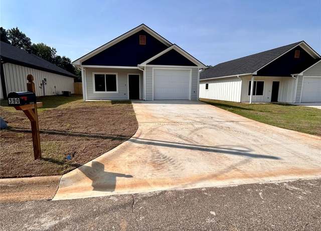 Property at 390 Alexander St, Kilgore, TX 75662, 3 beds, 2 baths