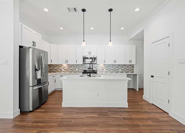 Property at 13415 Scott St, Houston, TX 77047, 3 beds, 2.5 baths