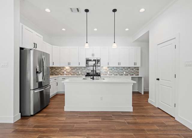 Property at 13415 Scott St, Houston, TX 77047, 3 beds, 2.5 baths