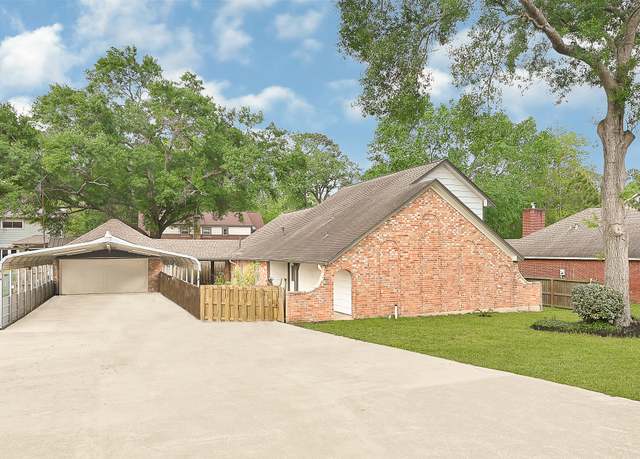 Property at 611 Sycamore Dr, Conroe, TX 77302, 4 beds, 2.5 baths
