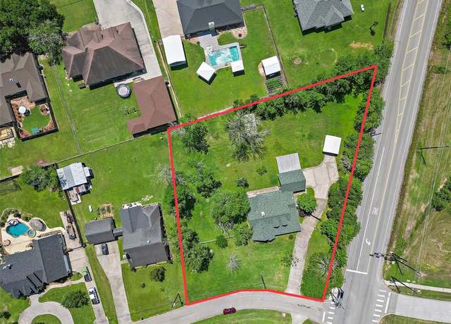 Property at 102 Lost Lake Dr, Baytown, TX 77523, 3 beds, 3 baths