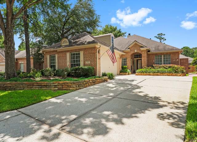 Property at 15 Surrey Run Pl, Conroe, TX 77384, 3 beds, 2.5 baths