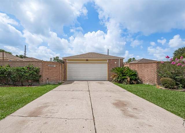 Property at 16007 Camino Del Sol Dr, Houston, TX 77083, 3 beds, 2 baths