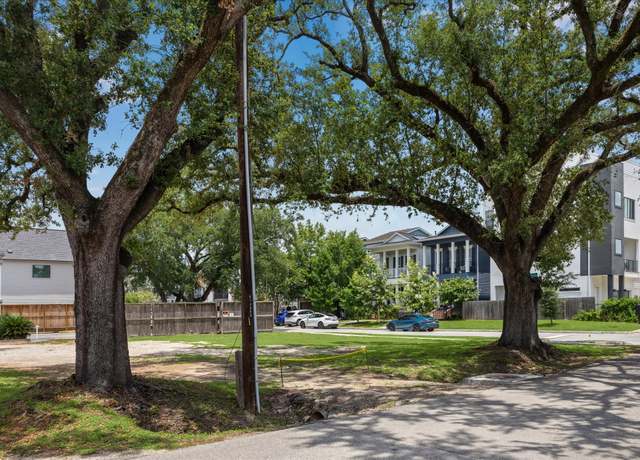 Property at 601 W 10th St, Houston, TX 77008