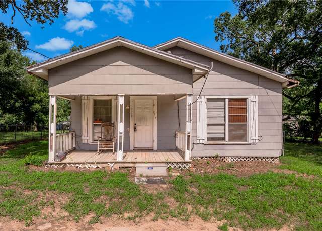 Property at 2719 Old Houston Rd, Huntsville, TX 77340, 2 beds, 1 bath