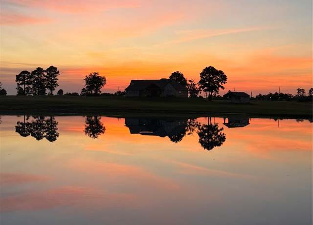 Property at 1007 Angel Ln, Alleyton, TX 78935, 6 beds, 2.5 baths