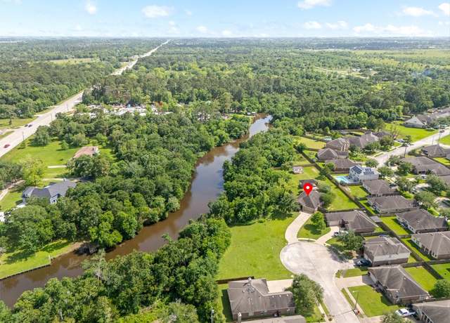 Property at 4050 Palmetto Ct, Dickinson, TX 77539, 3 beds, 2 baths
