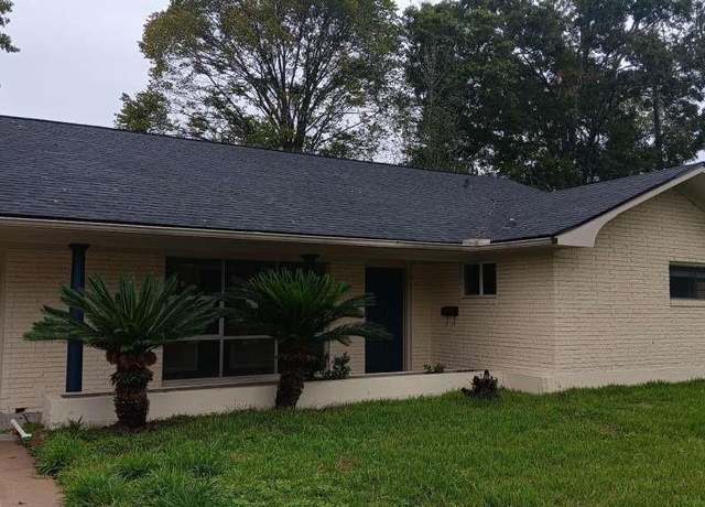 Property at 1011 Oak Dr, Liberty, TX 77575, 3 beds, 2 baths