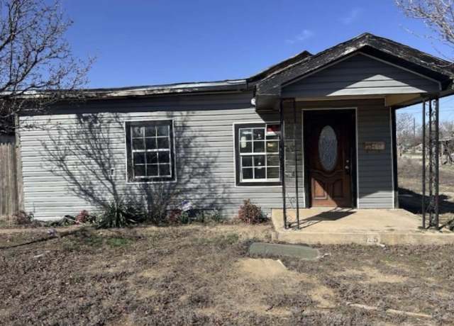 Property at 425 N Dwight St, Pampa, TX 79065, 3 beds, 1 bath