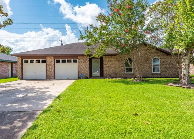Property at 2201 Kingsway Dr, League City, TX 77573, 3 beds, 2 baths