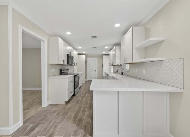 Property at 9642 Meadowglen Ln, Houston, TX 77063, 3 beds, 2 baths
