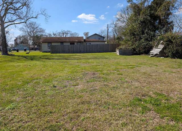 Property at 106 Travis St, Baytown, TX 77520