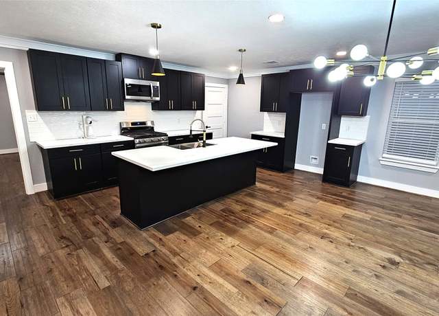 Property at 4526 Dixie Dr, Houston, TX 77021, 3 beds, 2 baths