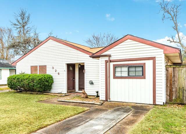Property at 326 Acacia, Lake Jackson, TX 77566, 4 beds, 1.5 baths