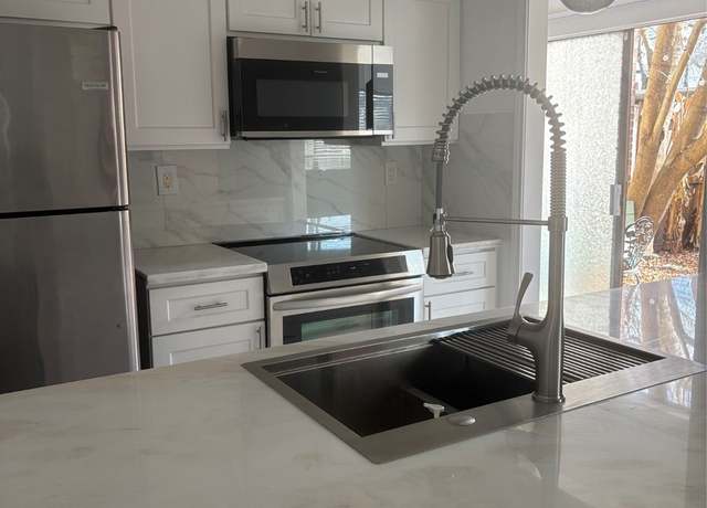 Property at 10123 Waterstone Dr #39, Houston, TX 77042, 1 bed, 1 bath