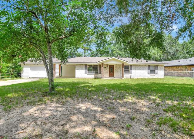 Property at 216 Lakeshore Dr, Conroe, TX 77304, 3 beds, 2 baths