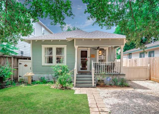 Property at 108 E 27th St, Houston, TX 77008, 2 beds, 2 baths