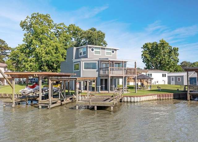 Property at 210 W Lakeview, Onalaska, TX 77360, 2 beds, 2 baths