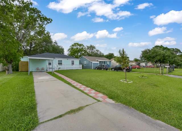 Property at 228 16th Ave N, Texas City, TX 77590, 4 beds, 2 baths