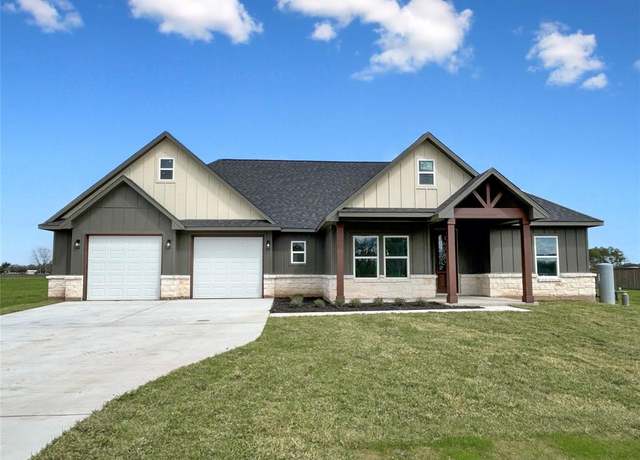 Property at 1068 Quarter Horse Trl, Angleton, TX 77515, 4 beds, 2.5 baths