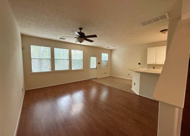 Property at 226 W Stedhill Loop, Conroe, TX 77384, 3 beds, 2.5 baths