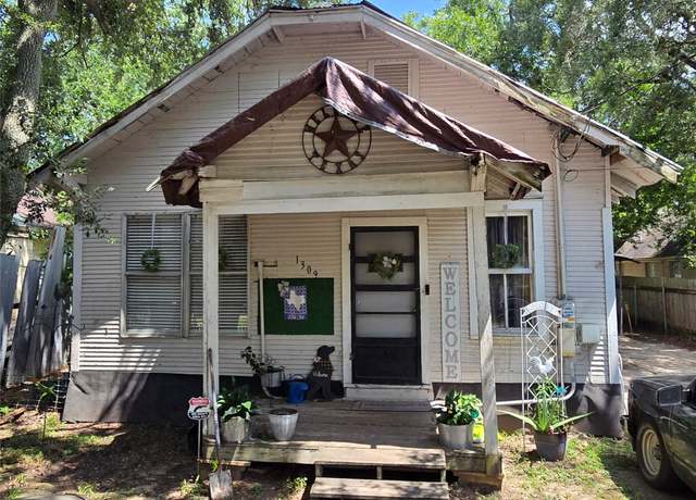 Property at 1309 5th St, Bay City, TX 77414, 5 beds, 1 bath