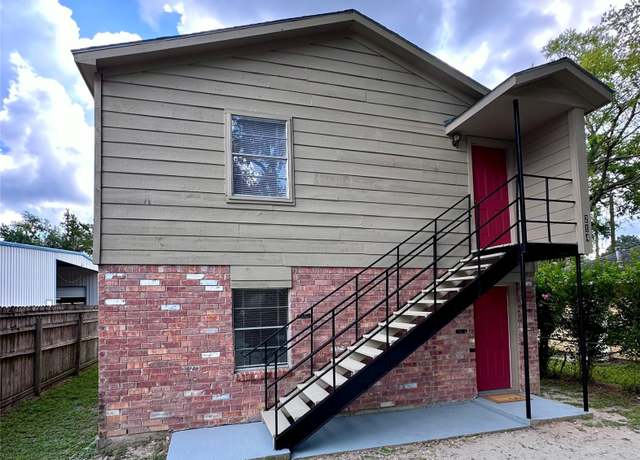 Property at 214 Crawford St, Huntsville, TX 77340, 2 beds, 1 bath