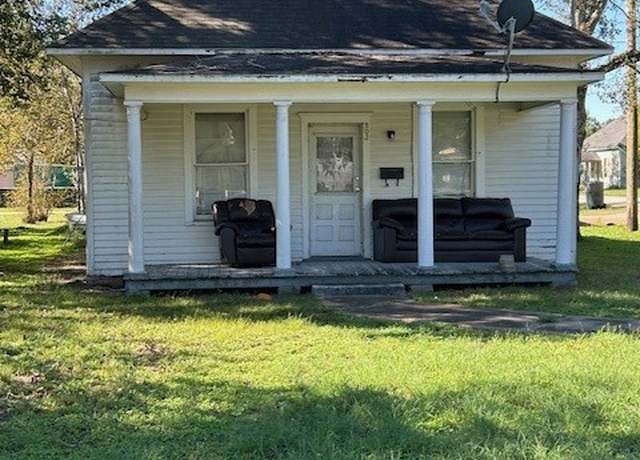 Property at 502 Oscar St, El Campo, TX 77437, 2 beds, 1 bath