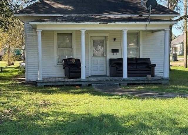Property at 502 Oscar St, El Campo, TX 77437, 2 beds, 1 bath