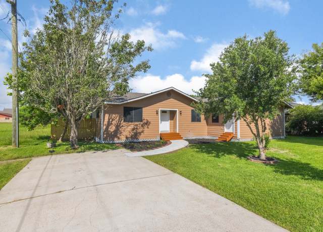 Property at 113 N Holmes St, La Porte, TX 77571, 4 beds, 2 baths