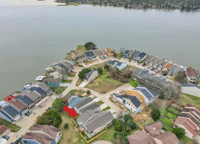 Property at 111 Capetown Way, Conroe, TX 77356, 3 beds, 3 baths
