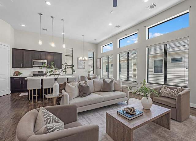 Property at 110 N Hutcheson St, Houston, TX 77003, 3 beds, 2 baths