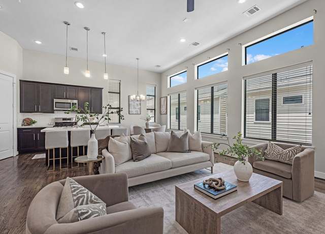 Property at 110 N Hutcheson St, Houston, TX 77003, 3 beds, 2 baths