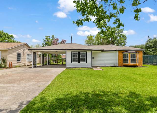 Property at 1000 W Thomas Ave, Pasadena, TX 77506, 3 beds, 2 baths