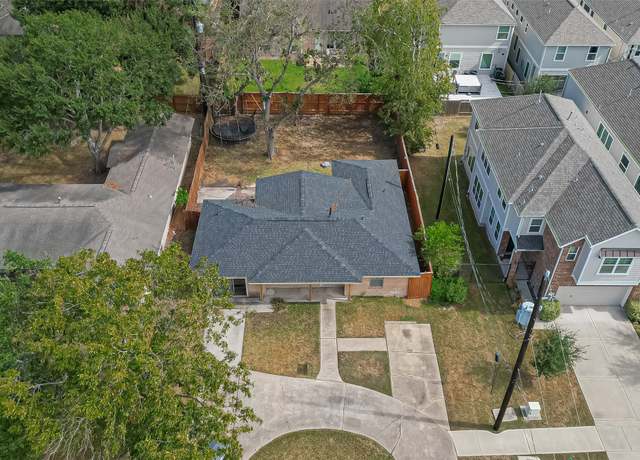 Property at 5609 Newcastle St, Bellaire, TX 77401