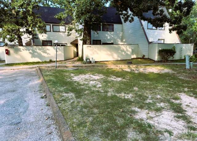 Property at 24476 Country Club Dr, Huntsville, TX 77320, 3 beds, 2 baths