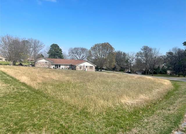 Property at 7 Imperial Cir, Coldspring, TX 77331