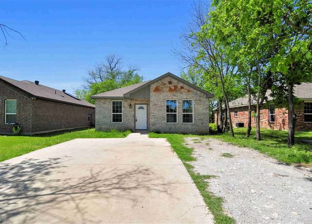 Property at 431 Sabine Ave, Cleburne, TX 76031, 3 beds, 2 baths
