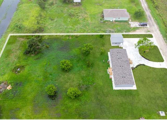 Property at 8916 FM 646 Rd S, Santa Fe, TX 77510, 4 beds, 2 baths