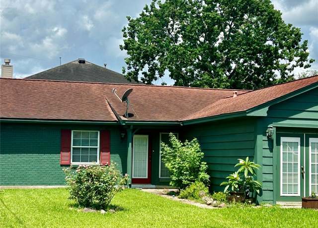 Property at 434 Lakeside Dr, Kemah, TX 77565, 3 beds, 2 baths