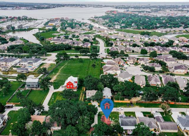 Property at 434 Lakeside Dr, Kemah, TX 77565, 3 beds, 2 baths