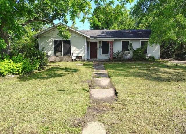 Property at 1780 Euclid St, Beaumont, TX 77705, 2 beds, 1 bath